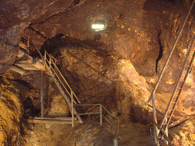 Treppen im Bergwerk